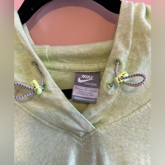 Nike Green Short Sleeve Crop Hoodie - Picture 3 of 3